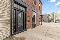 The Main St. Oasis - Heart of Downtown Madison - Steps from Shopping & Dining