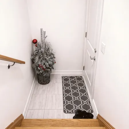 Private Suite W Bathroom & Laundry -Oshawa . Great for Out of Town Travellers