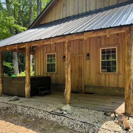 Charming 3-bedroom cabin with WiFi and AC in delightful Wetmore