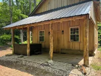 Charming 3-bedroom cabin with WiFi and AC in delightful Wetmore