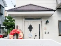 ビーチハウス秋谷｜駐車場2台無料｜小型犬と泊まれるマリンテイストの戸建貸切 田浦站附近的飯店
