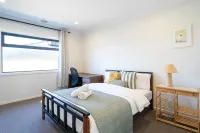 Lux Clyde North Super Spacious Retreat