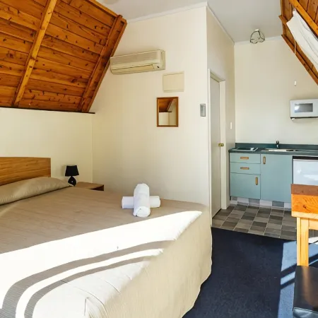 Mountain Chalets Motel