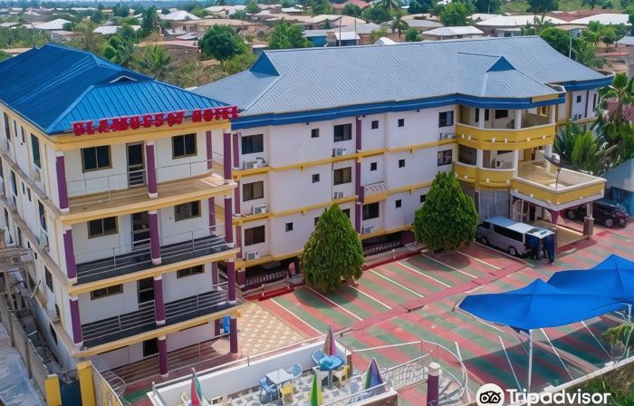 Glamossay Hotel