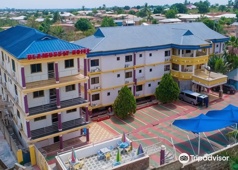 Glamossay Hotel