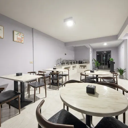 Pinjia Business Hotel