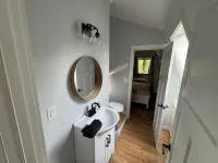Charming lake front 2-bedroom cottage in serene Alexander with WiFi, AC - 4-Star