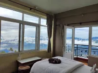Hotel High Ground Inn Sarangkot - parkir