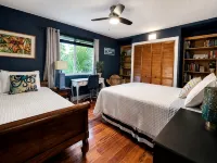 10 Beds/Private Tropical Pool/4Bikes/Beach Gear/Grill/Walk to Beach & Pickleball - 4-Star