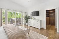Beautiful Hollywood Hills Pool Villa - Hollywood Sign Views & Iconic Location - Villas