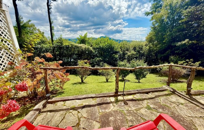 Stunning Mountain view from in-town location. Walk to town!!