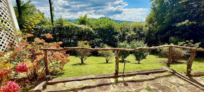 Stunning Mountain view from in-town location. Walk to town!! Hotels in Highlands