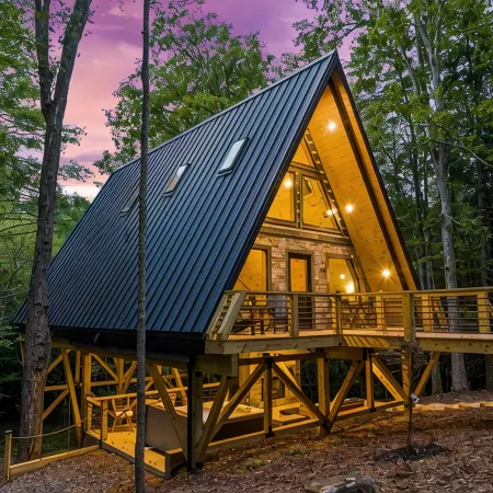 Creekside • Sauna • Hot Tub • Fire Pit • 15 min to Town