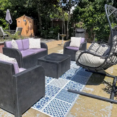 Cosy House in historic market town. Pet friendly with large enclosed garden.