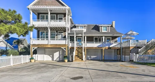 Windsong Beach Cottage- with  Amazing Ocean Views