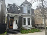 Stylish unit in Victorian house located on South Park Street. Private Garden. Hôtels à : 