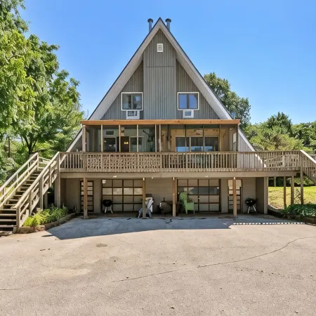 Cozy 2 bedroom 1.5 bath Lake House Cabin