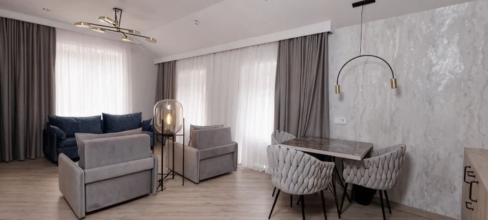 Alpijskij Hotel โรงแรมในดอมไบ