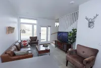 Hip, Modern, Cozy Townhouse in Walkable Southside - balcon