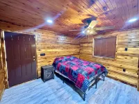 Cozy 2-bedroom, river access, near Smoke Hole, Seneca Rocks & Dolly Sods Hotels in Union