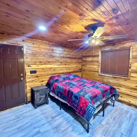 Cozy 2-bedroom, river access, near Smoke Hole, Seneca Rocks & Dolly Sods Hotels in Union