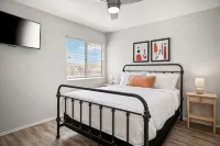 Family friendly home with pool, pool table, games, arcades and equipped kitchen - Bathtub