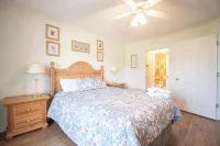 St James Hideaway: Charming 2-bedroom condo with WiFi, AC in lovely Southport - 3 estrellas