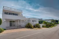 Limoni Luxury Suites