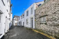 Charming Three Story Townhouse footsteps away from the historic harbour. - 컨트리 하우스