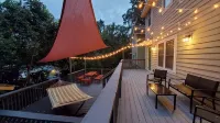 Perfect Background Hangout-Café Lit Patio, Bonfire, BBQ Grill-Near UF Stadium!