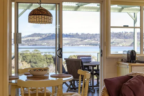 Olive's Cottage and Gardens - Mesmerising Views - 2-Star