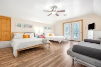 The Blue Llama | Pets OK | Llama Loft | Fire Pit | Fenced Yard | Off Nelson 151