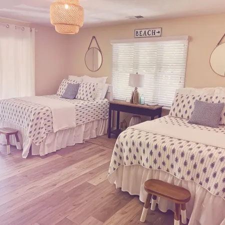 Luxury studio suite in Sea Trail. Close to beach. Wonderful screen in porch.