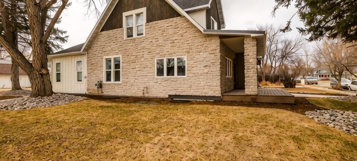 Fully remodeled corner home, 3 blocks from Main Street and across from the park. Hotels in Sheridan