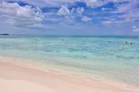 Amazing Oceanfront-Grace Bay Beachsleeps 4 Ppl.