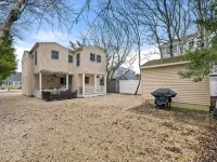 7-Bedroom House in Charming Spray Beach with WiFi, AC. Oceanside Sleeps 18 - 3-Star