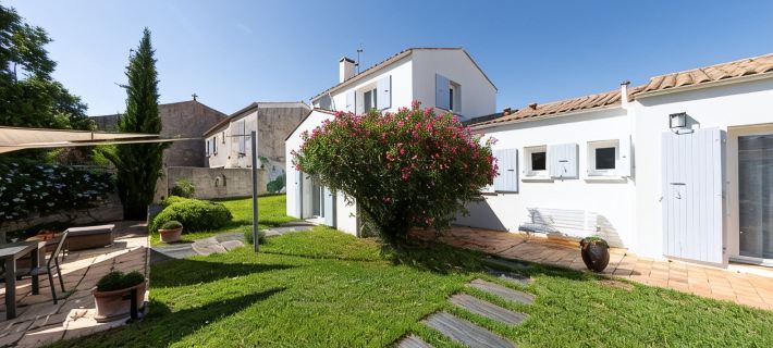 Belle Maison Avec Piscine en Coeur de Ville Hotels in Saint-Pierre-d'Oleron