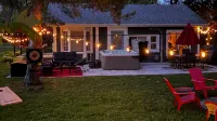 *Beach Walk, Hot Tub & Private Pickleball Gem*
