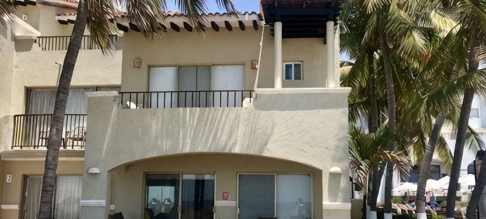 Spectacular Oceanfront Ixtapa Villa...Steps to a Clean, Powdery-Soft Beach! Hoteles en Ixtapa