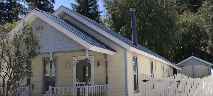 The Lilac Cottage is a charming 2-bedroom house in Cloudcroft with fenced yard! Hotels in Cloudcroft