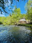 Riverfront Cottage that offer Incredible views, is pet friendly and private - Wifi