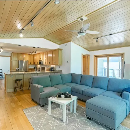 Relaxing Neighborhood Close To Trails, Parks, Lakes, Shops, Restaurants & More!
