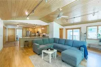 Relaxing Neighborhood Close To Trails, Parks, Lakes, Shops, Restaurants & More!