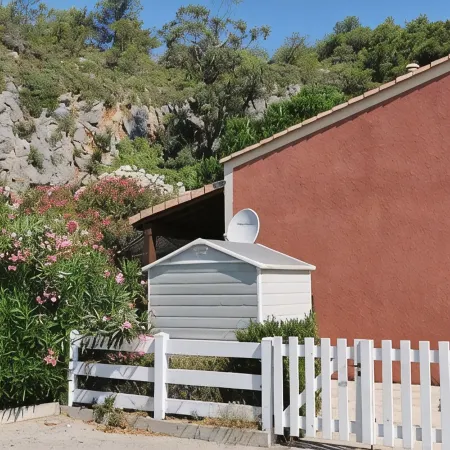 House 5 minutes from the beach, shared swimming pool in the residence