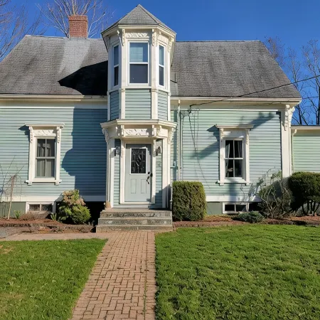 Remodelled historic suite w/nautical boho decor, in the UNESCO Town of Lunenburg