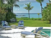 Stunning waterfront property with panoramic sunset views + pool + dock - piscina