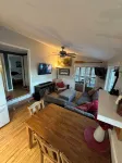 Cobby House  2 bedroom + LoftJust installed new 16 x 16  dock) - Homestays
