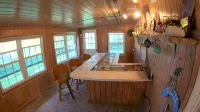 Nice Wooden House, a few steps from the beach - sleeps 6 - Strategic location - WiFi
