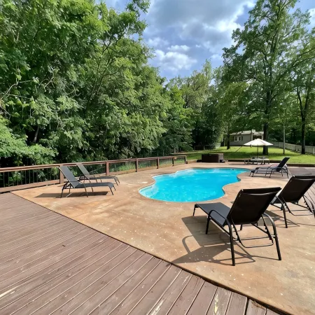 Guest House w/ Pool and Hot Tub! 10min away from Lake Norfork!