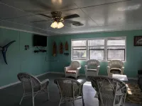 Four bedroom river house located minutes away from Matagorda, TX and the beach. - 2-Star
